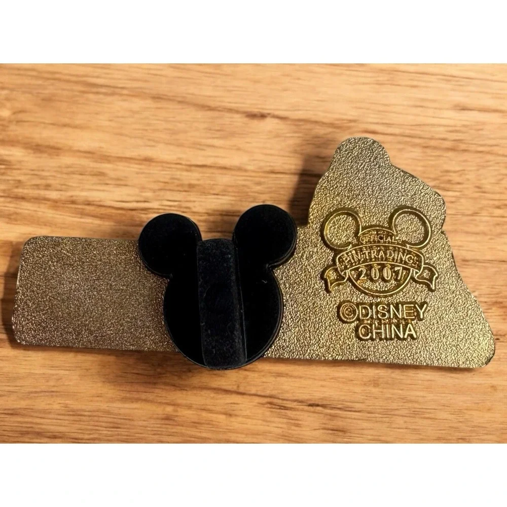 Disney pin inline